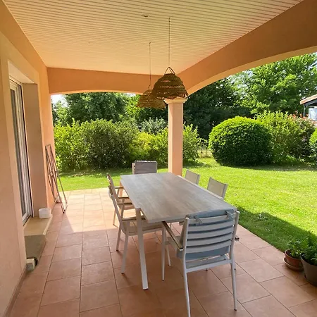 Villa Spacieuse Avec Piscine Privé , Vallée Du Lot