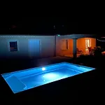 Spacieuse Avec Piscine Privé , Vallée Du Lot Villa