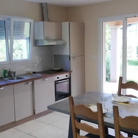 Spacieuse Avec Piscine Prive , Vallee Du Lot Villa